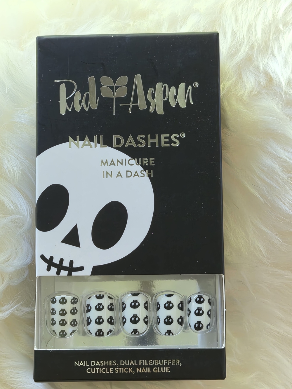 Black & White Skull Nail Dashes